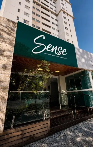 Fachada do restaurante Sense no Edifício Tirreni, Setor Bueno, Goiânia